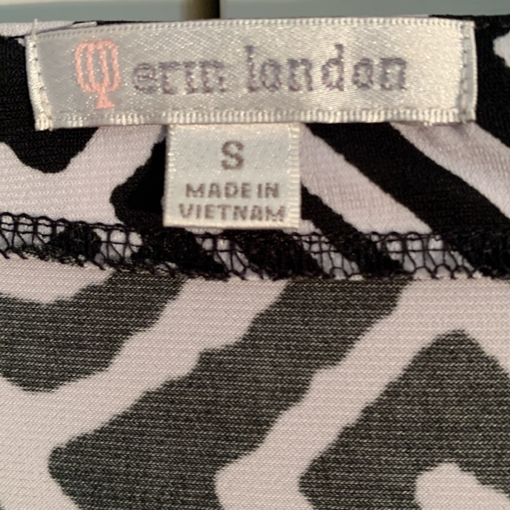 Erin London Black & White Geometric Asymmetrical Tunic With Lace EUC - Picture 3 of 9